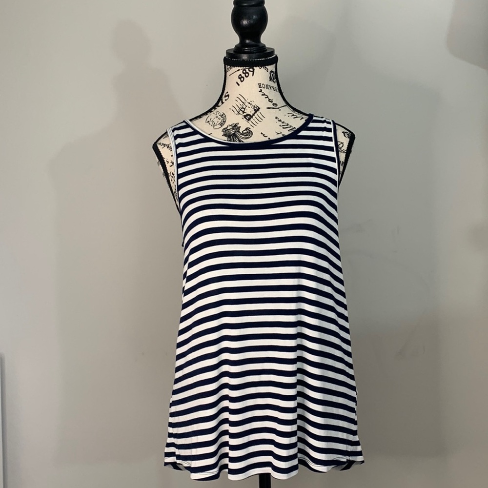 Share Macy Tank Lovers and Friends Color: Navy Stripe
Size: S